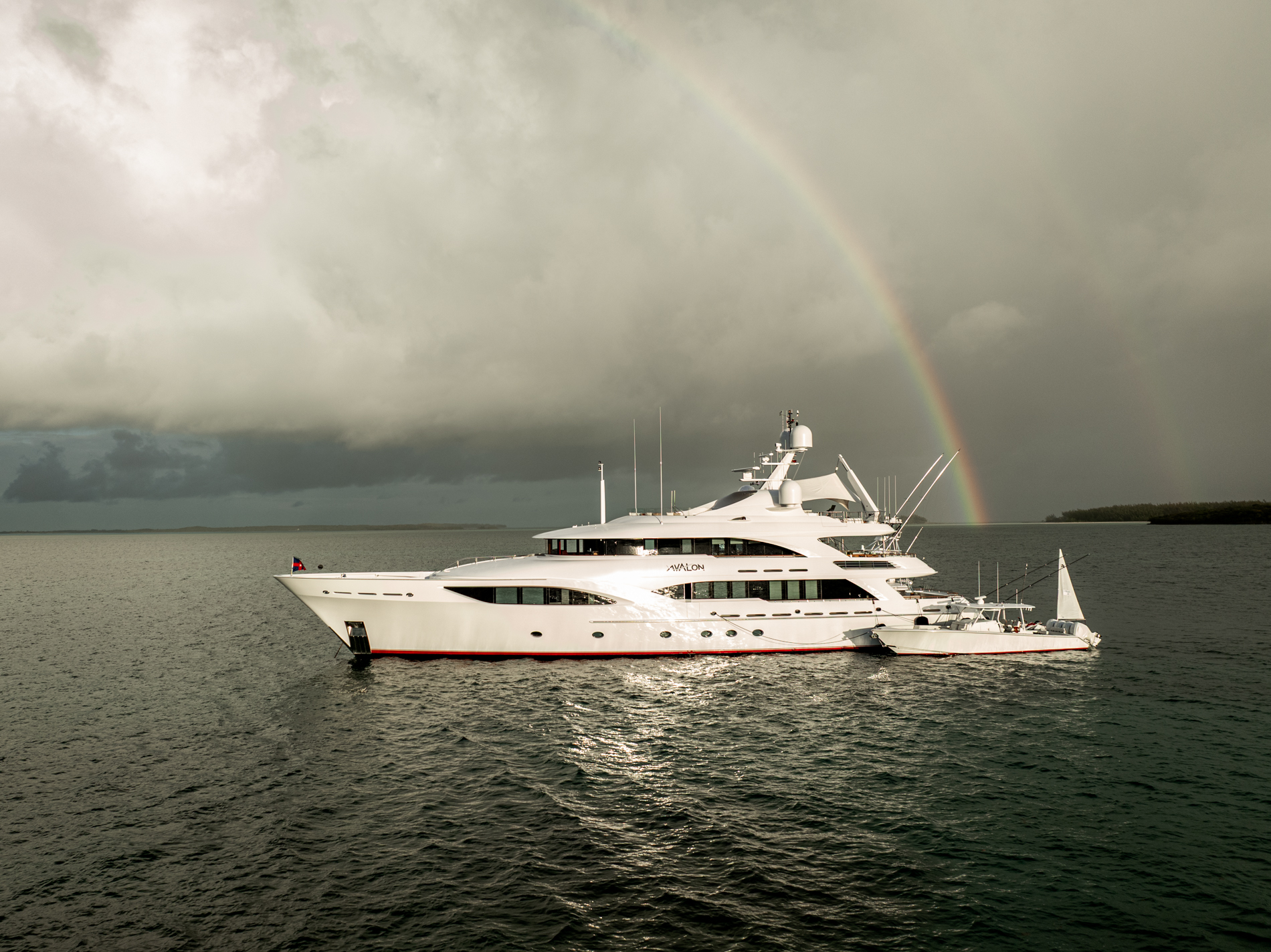 Motor Yacht Avalon at sea
